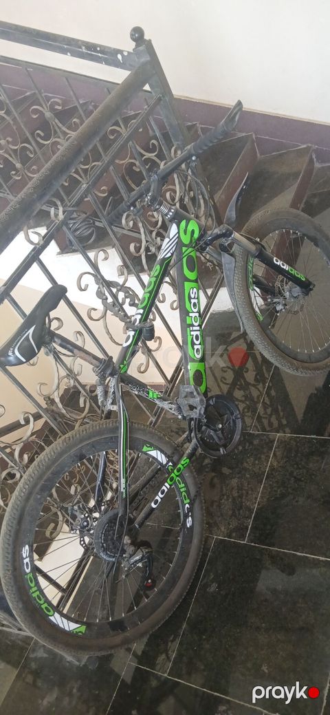 Dağ velosipedi – Adidas dizaynlı, qara-yaşıl rəng sxemi — Bakı