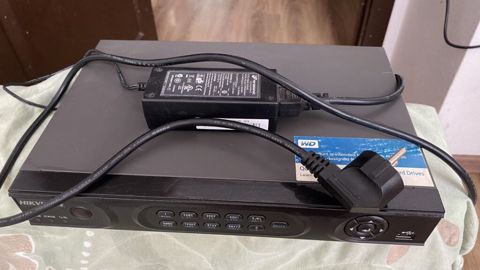 Hikvision DVR + təhlükəsizlik kamera dəsti. Tam işlək və probıemsizdi — Bakı