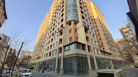 Satılır obyekt 350 m² — Bakı