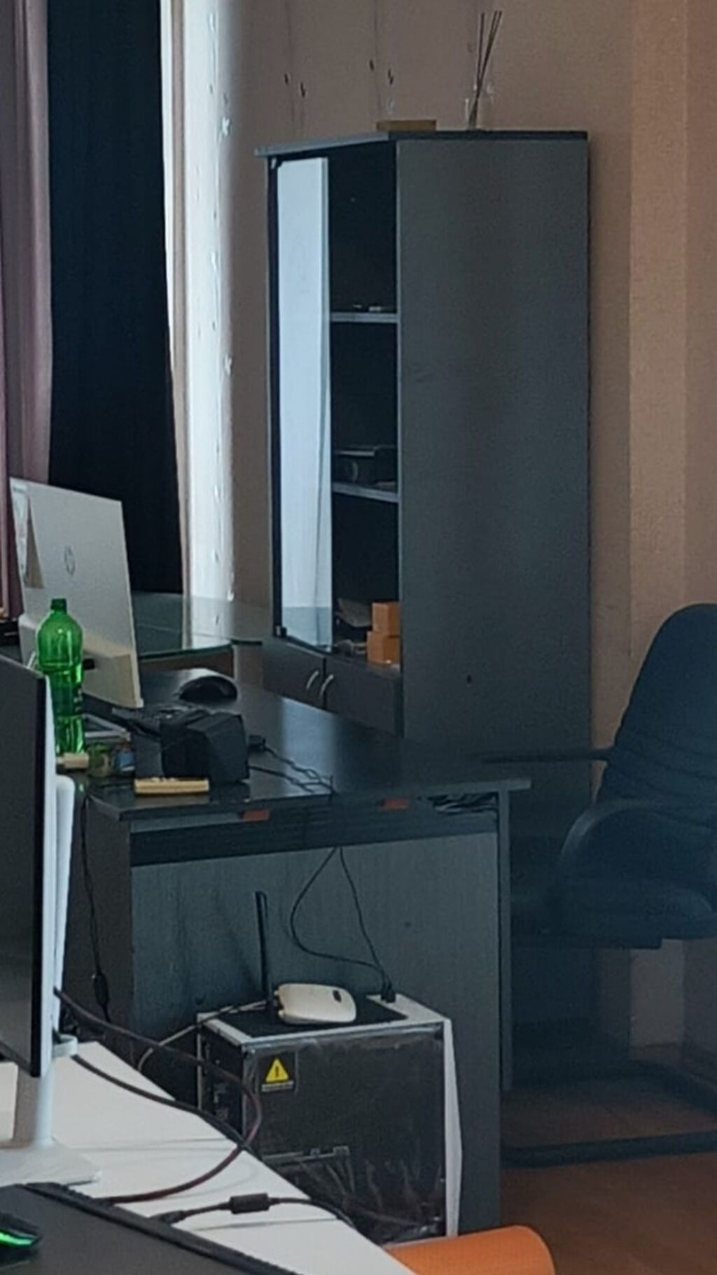 Unvan Yasamal Qələbə dairəsi daxildir: Şüşəli stol (metal ayaqlı) — Ofis mebeli, Bakı (5)