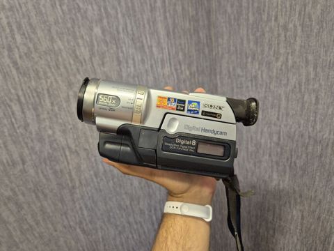 Sony Digital8 Handycam videokamera — model DCR-TRV140E (PAL) — Bakı