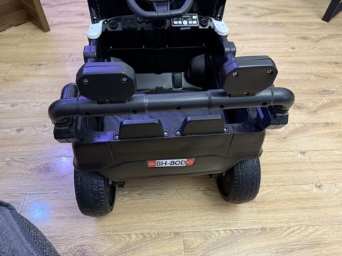 Uşaq üçün elektrikli minik maşını – BH-80D modeli - Korpus: ağ-qara — Güzdək