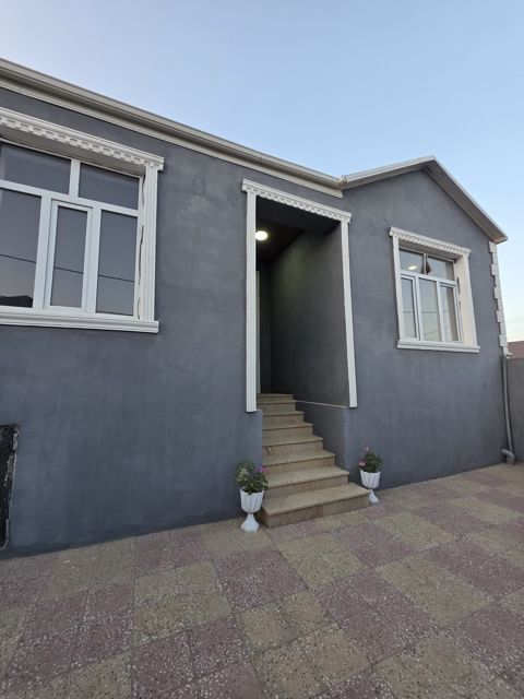 Satılır 4 otaqlı həyət evi/bağ evi 100 m² — Bakı