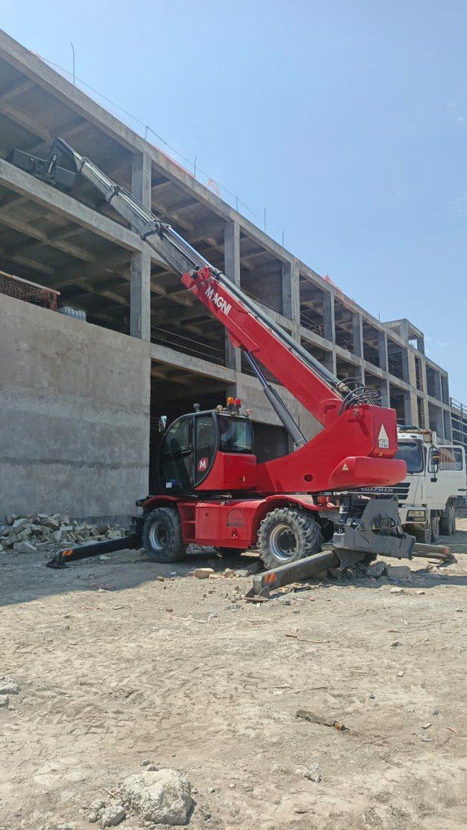 Magni RTH 5.30 Rotasion Telehandler icarəsi — Avtomobil icarəsi, Bakı (3)