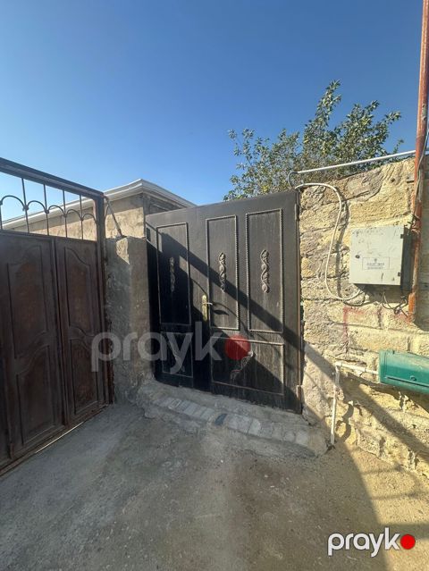 Ünvan Pirşağı ev 2 sot bələdiyyə sənəti qaz su işıq daima 8 daş