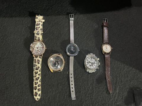 Qadın və kişi qol saatları dəsti - Ümumi: 5 ədəd müxtəlif dizaynda — Bakı