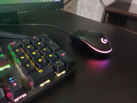 1. Gaming mouse Logitech G102 RGB 30m 2. Klavyatura Mexanik — Bakı