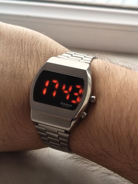 Barter Yoxdur Armitron Griffy retro 70 illerin Led saatlari — Wristwatches