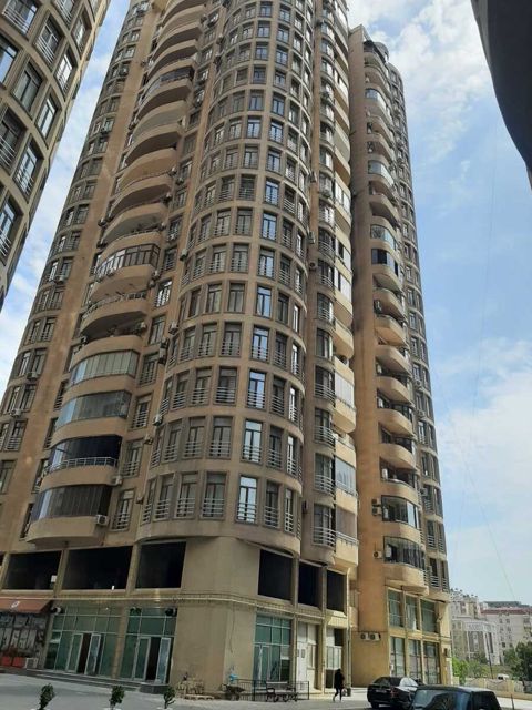 Satılır 3 otaqlı yeni tikili 156 m² — Bakı