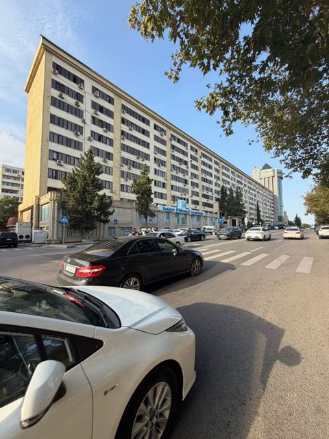 Satılır 3 otaqlı köhnə tikili 75 m² — Bakı