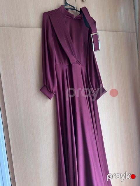 3 defe geyilib hicablilar ycun ela ziyafet geyimidir. Tünd mor/bordo — Bakı