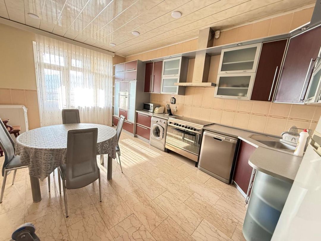 İcarəyə verilir 4 otaqlı yeni tikili 200 m² — Mənzil, Bakı (12)