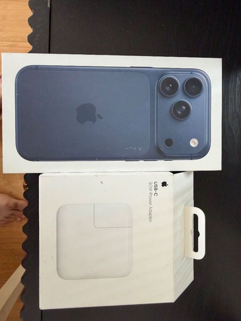 IPhone 17 Pro, 256 GB, Blue Titanium, Barmaq izi, Face ID — Bakı