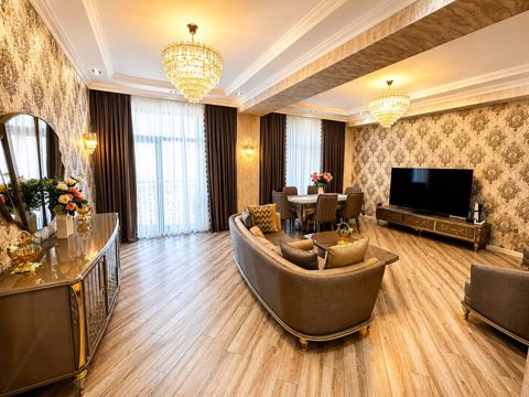 Satılır 4 otaqlı yeni tikili 178 m² — Bakı