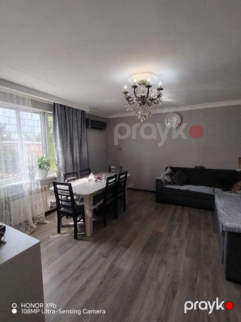 Satılır 2 otaqlı köhnə tikili 65 m²