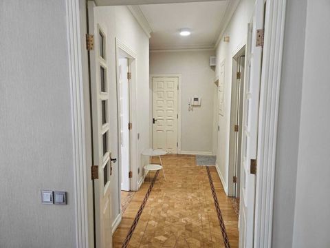 Satılır 4 otaqlı köhnə tikili 120 m² — Bakı