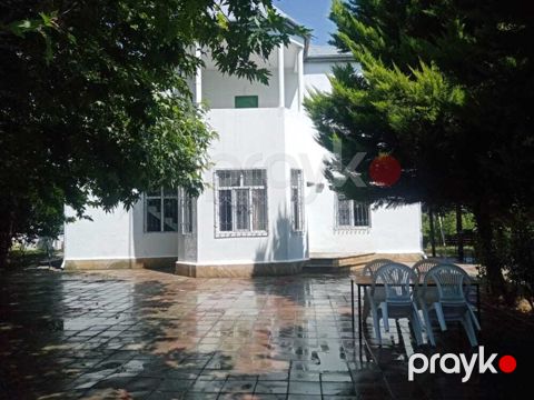Satılır 7 otaqlı həyət evi/bağ evi 232 m²
