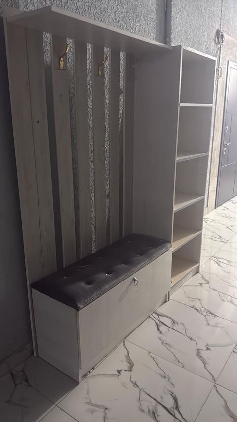 Dəhliz üçün çoxfunksiyalı asılqan və dolab komplekti.Qapısı var sadece — Bakı
