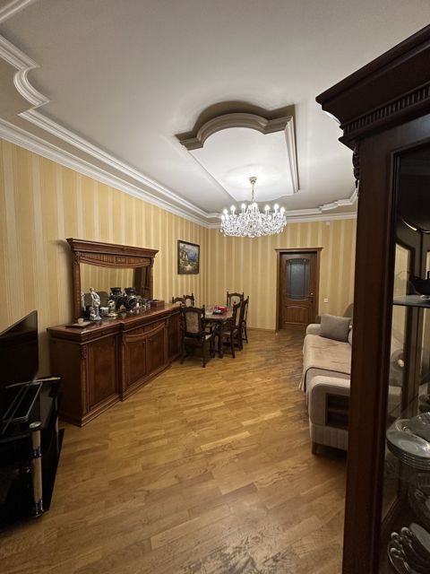Satılır 3 otaqlı köhnə tikili 73 m² — Bakı
