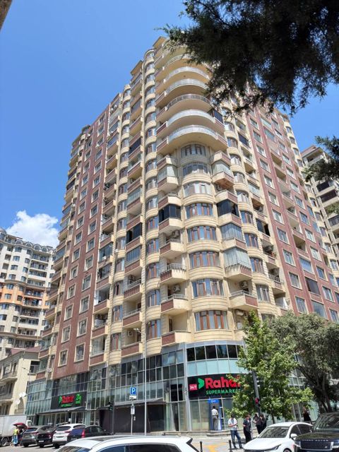 Satılır 3 otaqlı yeni tikili 170 m² — Bakı