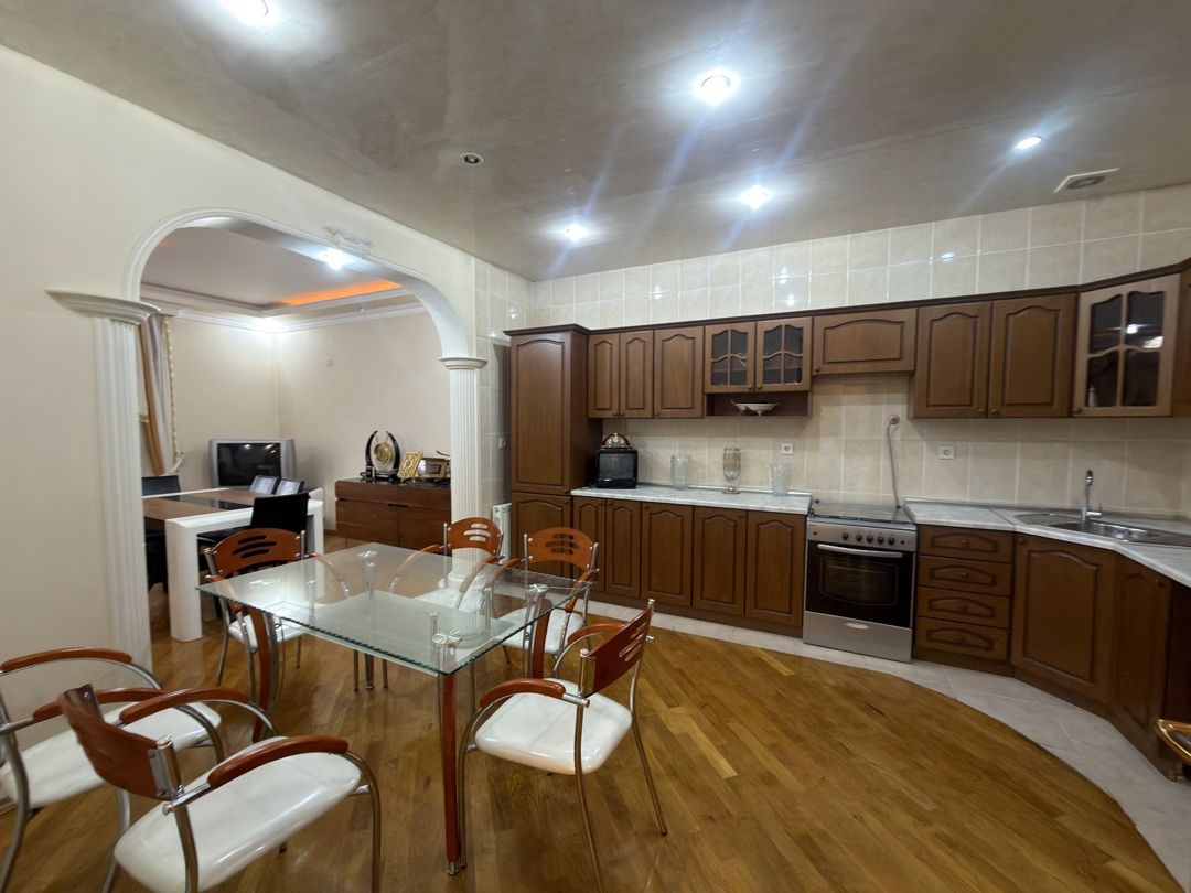Satılır 8 otaqlı həyət evi/bağ evi 370 m² — Ev, villa, Bakı (12)