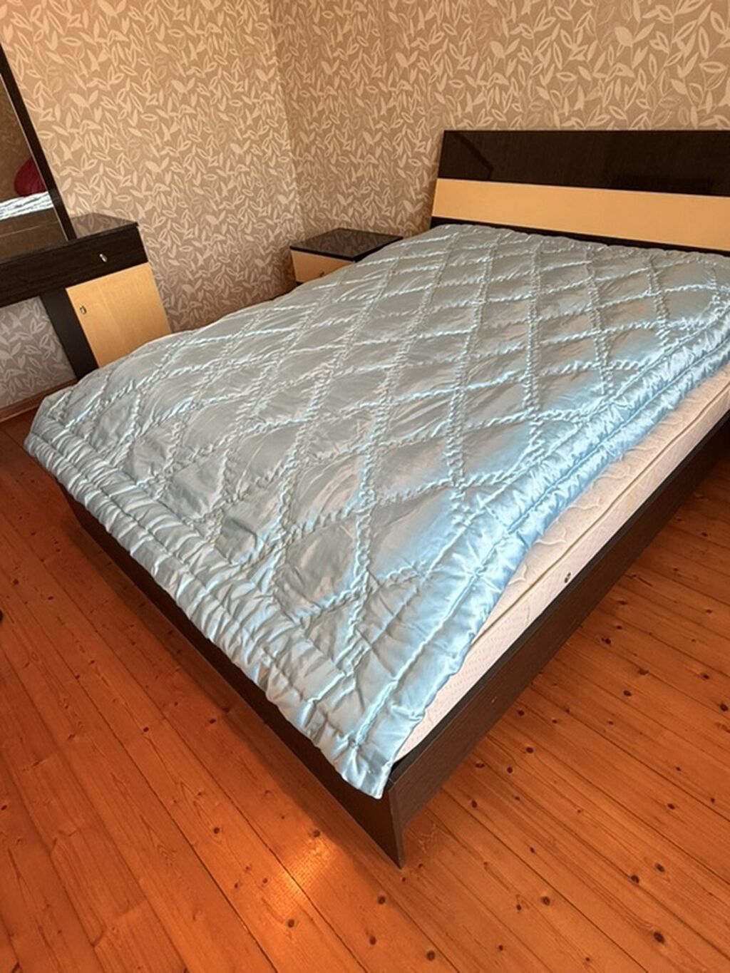 Açıq mavi rəngdə iri ölçülü yorğan - Material: Parlaq səthli — Yorğanlar, Bakı (3)