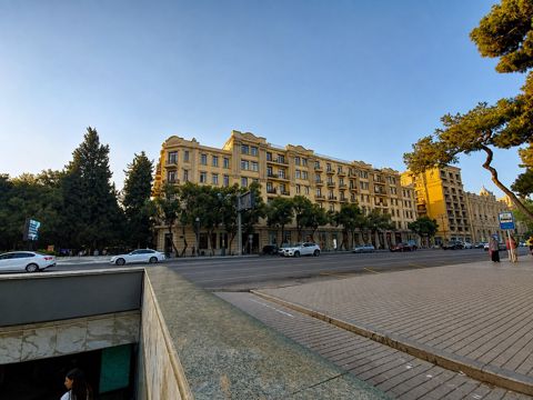 Satılır 2 otaqlı köhnə tikili 85 m² — Bakı