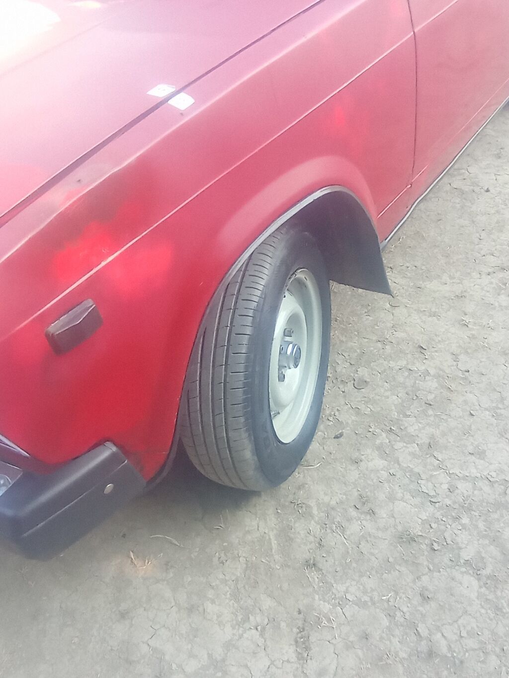VAZ 2107, qırmızı rəng, sedan kuzov. Xüsusiyyətlər: - Arxa ötürücülü — Avtomobillər, Zərdab (10)