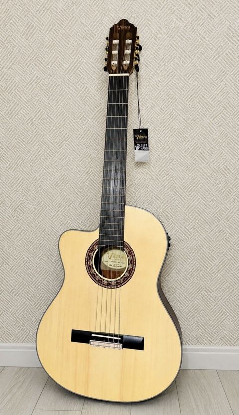 Klassik gitara Valencia — Bakı
