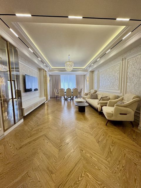 Satılır 4 otaqlı yeni tikili 235 m² — Bakı