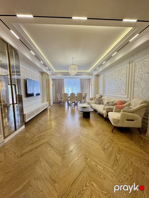 Satılır 4 otaqlı yeni tikili 235 m²
