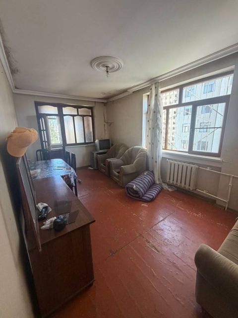 Satılır 2 otaqlı köhnə tikili 42 m² — Bakı
