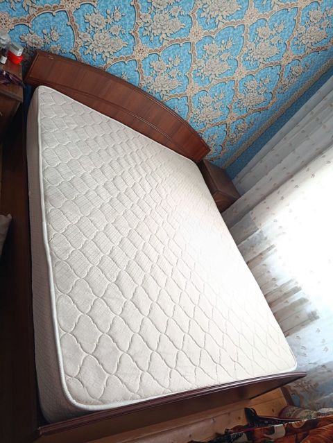 İki nəfərlik taxt və döşək dəsti - Ölçü: təxmini 160×200 sm (şəkilə — Masazır