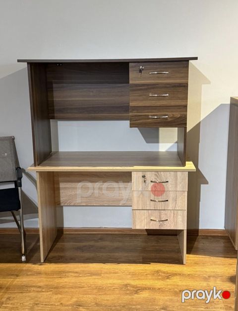 Yeni, İşçi üçün, Kvadrat masa — Qəbələ