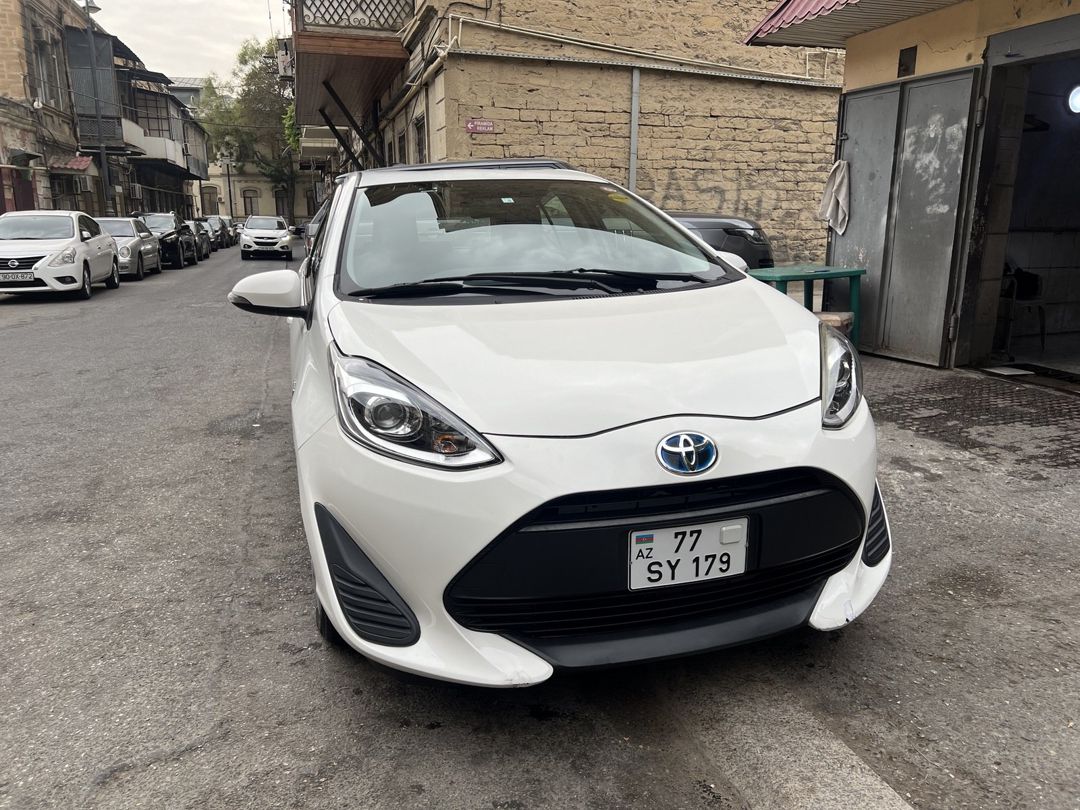"Toyota Aqua" icarəsi — Avtomobil icarəsi, Bakı (4)