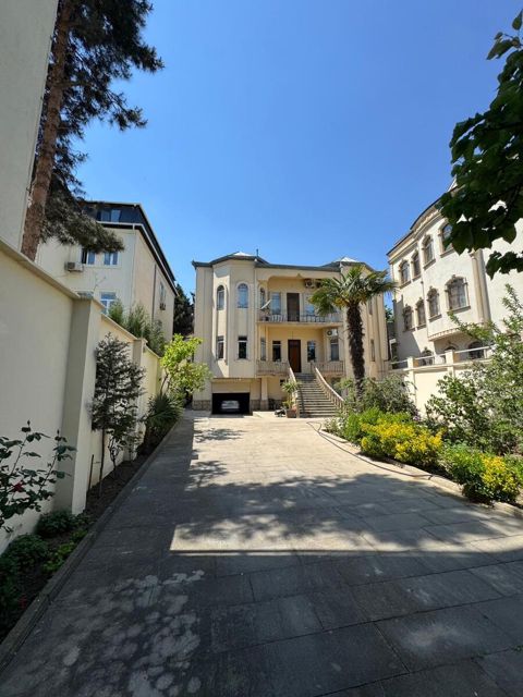 Satılır 9 otaqlı həyət evi/bağ evi 600 m² — Bakı