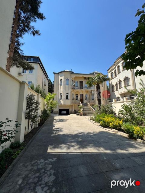 Satılır 9 otaqlı həyət evi/bağ evi 600 m²
