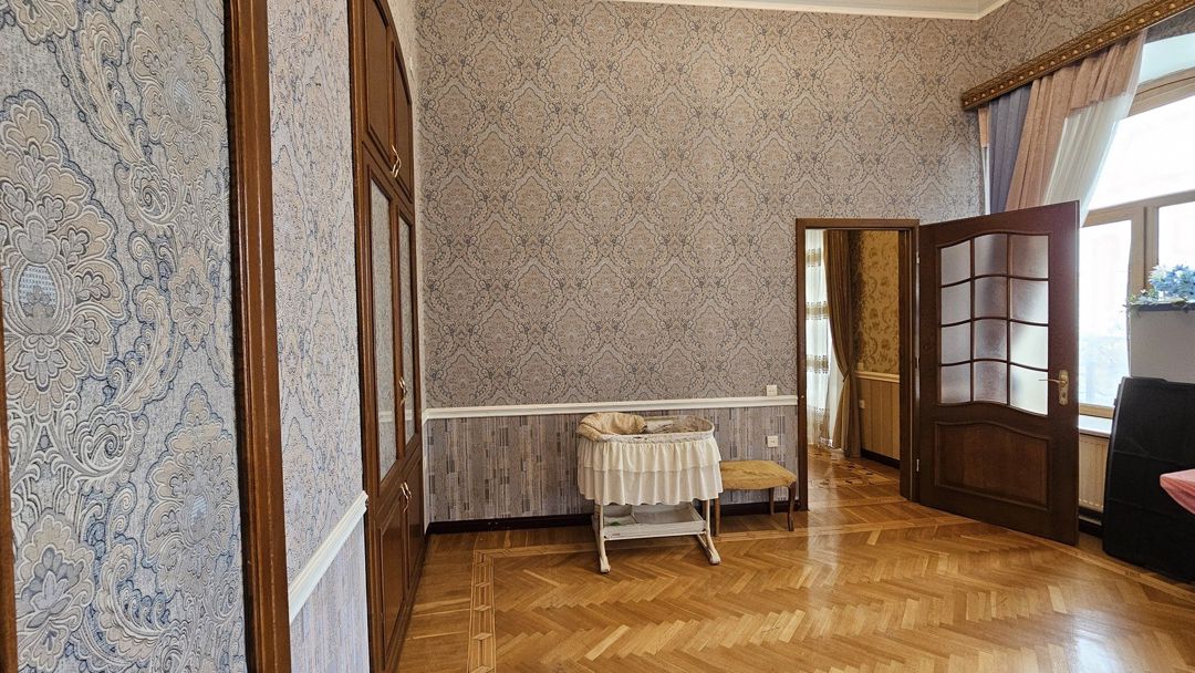 Satılır 5 otaqlı köhnə tikili 200 m² — Mənzil, Bakı (2)