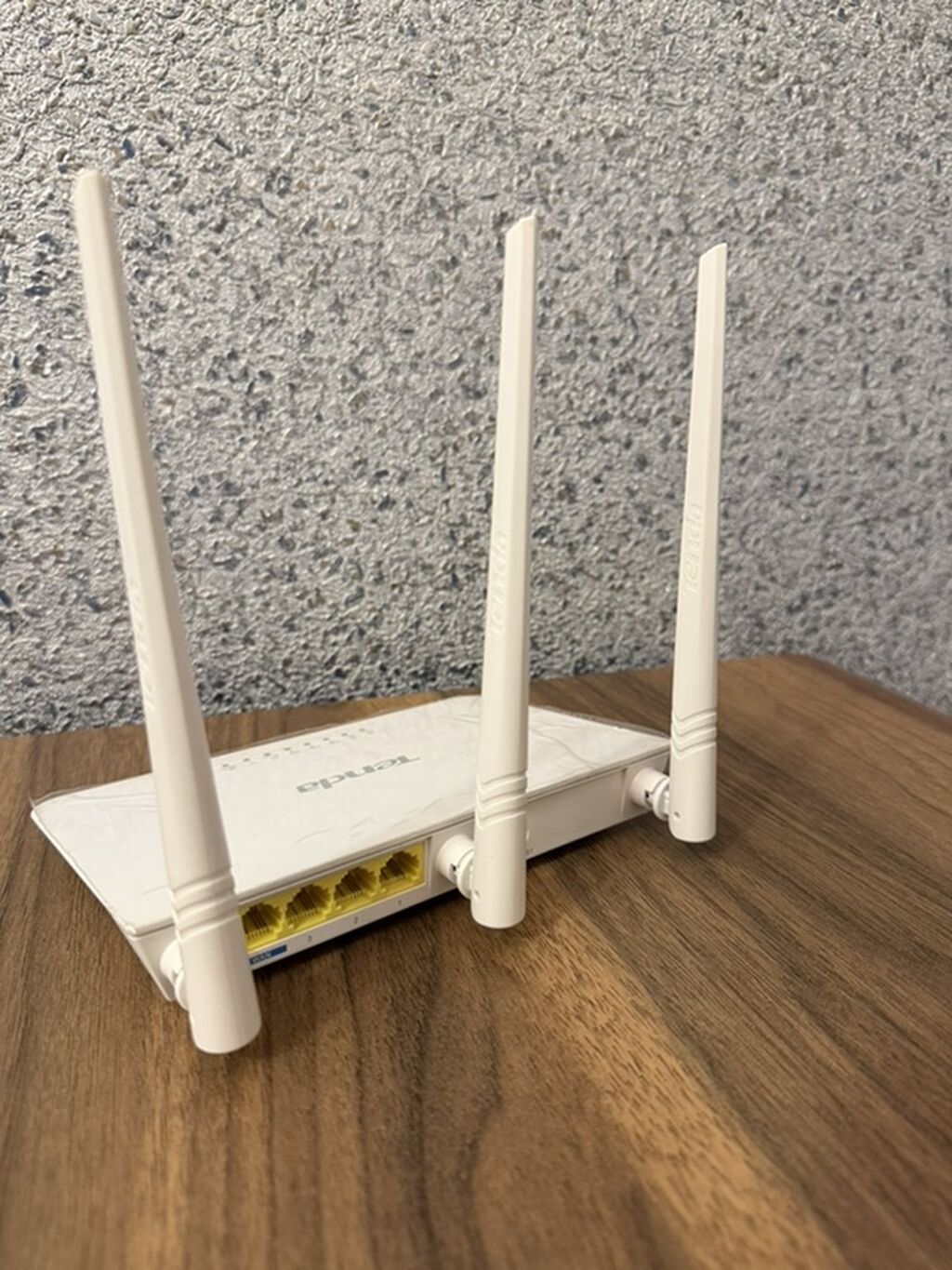 Tenda Wi‑Fi router Xüsusiyyətlər: - 3 ədəd xarici antena – geniş — Elektronika, Bakı (2)
