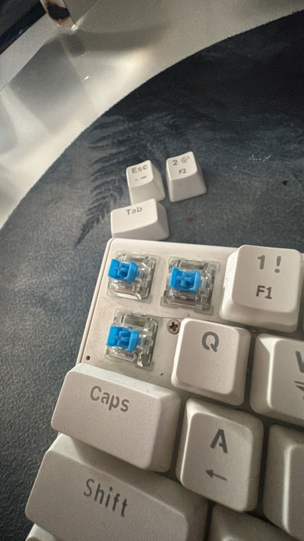 Blue swıtch 63% keyboard rgb tam ıdealdı ışlemılmeyın swıtchlerınde — Klaviaturalar və siçanlar, Mehdiabad (6)