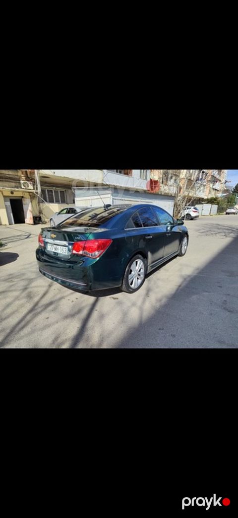 Chevrolet Cruze LT sedan - Korpus: 4 qapılı sedan, tünd yaşıl rəng