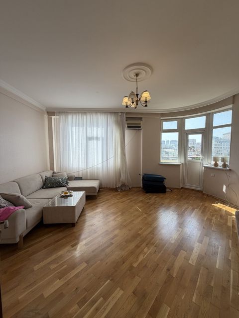 Satılır 4 otaqlı yeni tikili 150 m² — Bakı