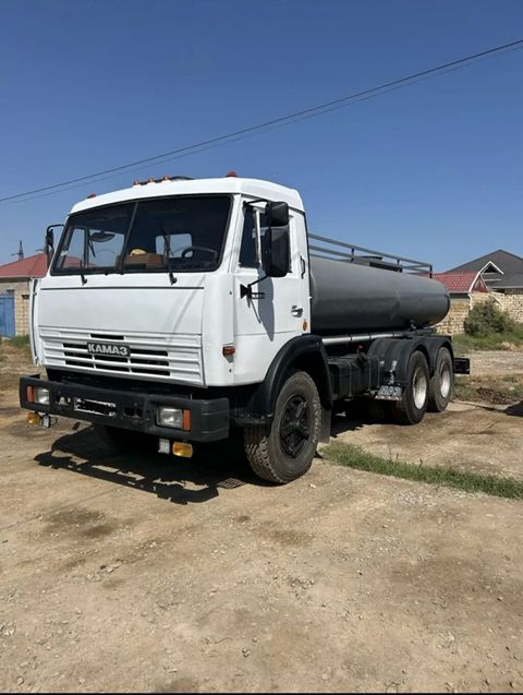 Kamaz su/yanacaq daşıyan tanker maşını - Marka/model: Kamaz 6x4 — Qobu