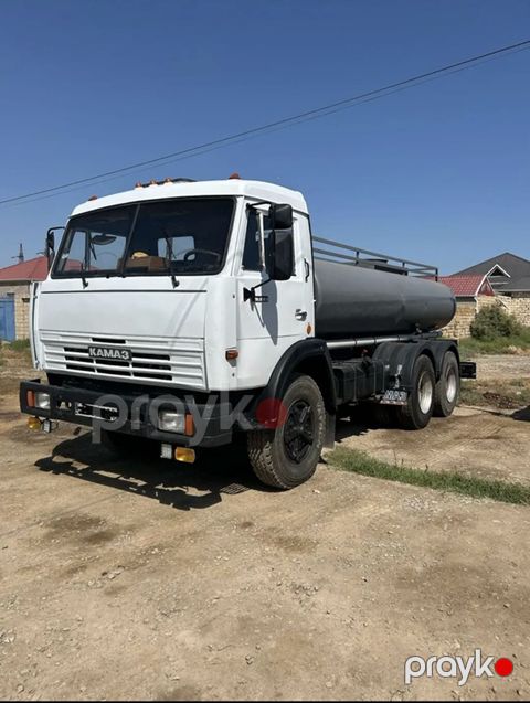 Kamaz su/yanacaq daşıyan tanker maşını - Marka/model: Kamaz 6x4 — Qobu