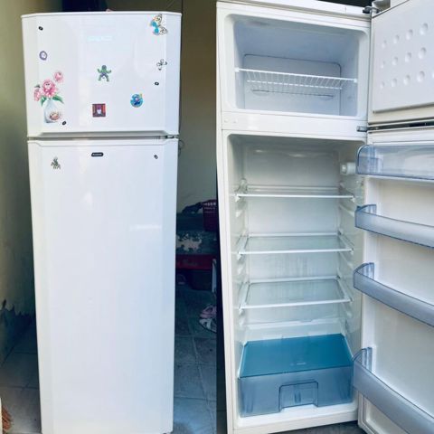 Beko soyuducu 240 azn. Olcu 160x55. Ustada olmayib. İslekdir. Unvan — Bakı