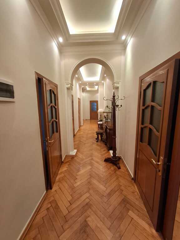 Satılır 6 otaqlı köhnə tikili 200 m² — Mənzil, Bakı (5)