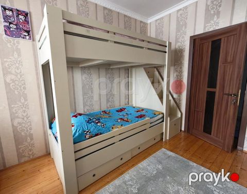 Tehi İki mertebe kravat. 100azn. matrassiz. Yaxsi veziyyetde ünvan