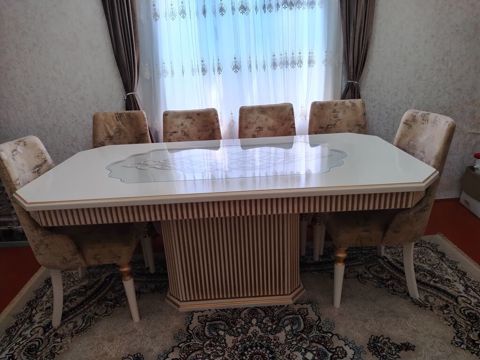 Masa dəsti satılır 770₼. İdeal vəziyyətdə. 6 oturcağı var.Ünvan — Bakı
