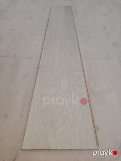 140 kvadrat Laminat Satılır kv 7 azn Unvan Razin Aylin