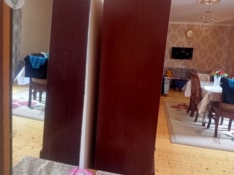Mebel vitrin-dolab - Material: ağac karkas, parlaq qəhvəyi rəngli — Gəncə